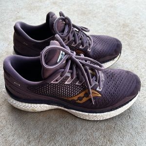 Saucony Triumphs womens size 8